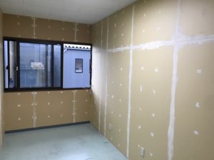 事務所DIY パテ塗りヤスリ編