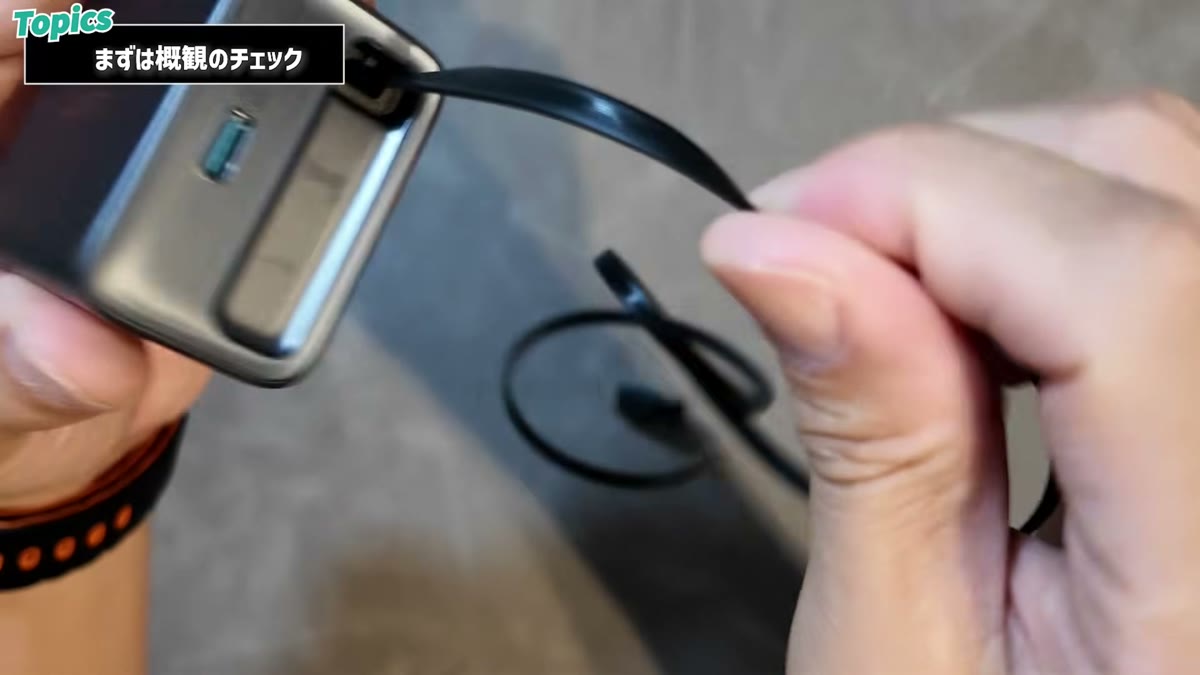 平型の薄い巻き取り式USB-Cケーブル