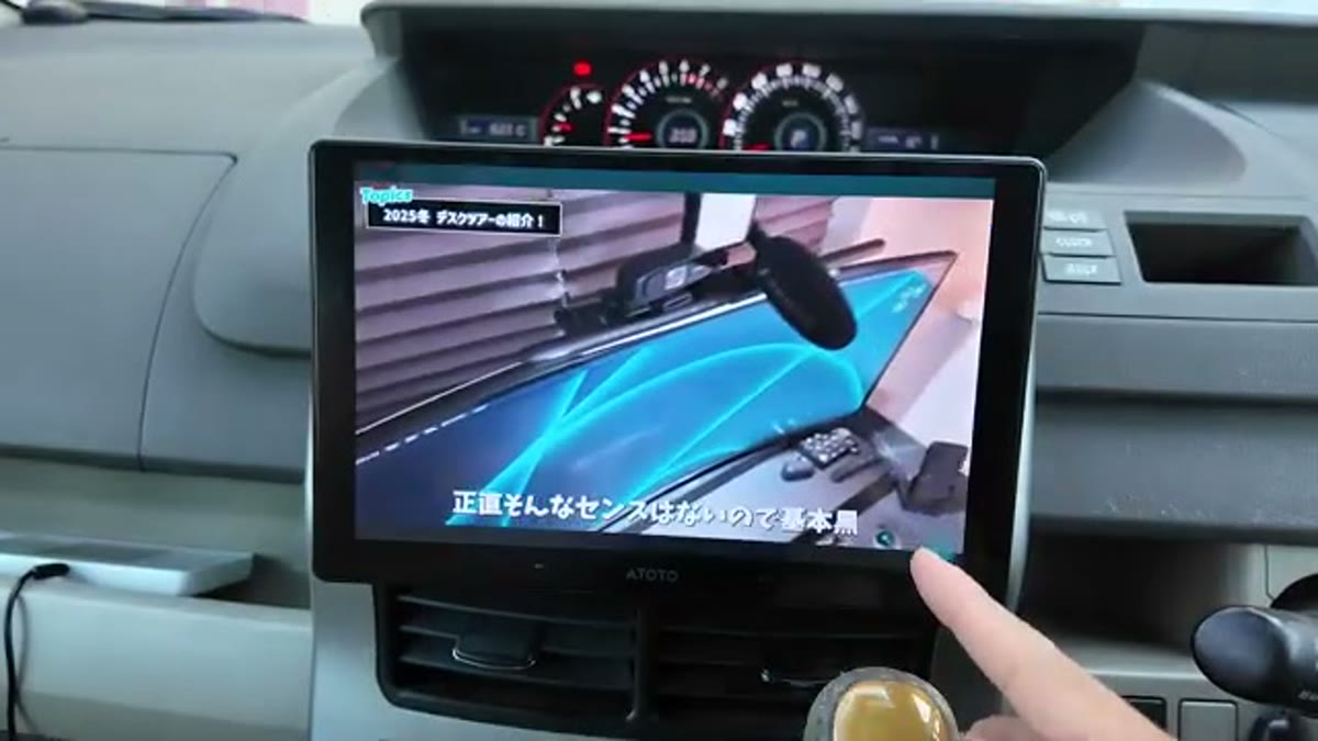 ナビ不要のときは全画面で動画視聴
