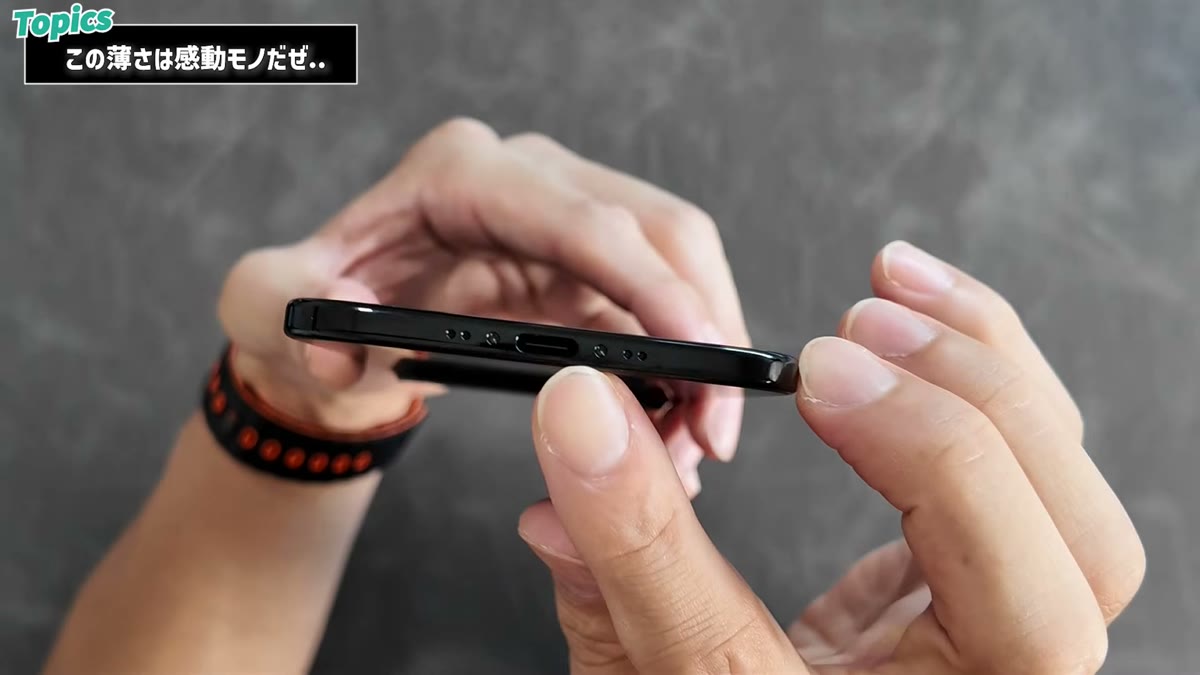 USB-Cポートは配置がギリギリ。これ以上の薄型化は物理的に難しそう
