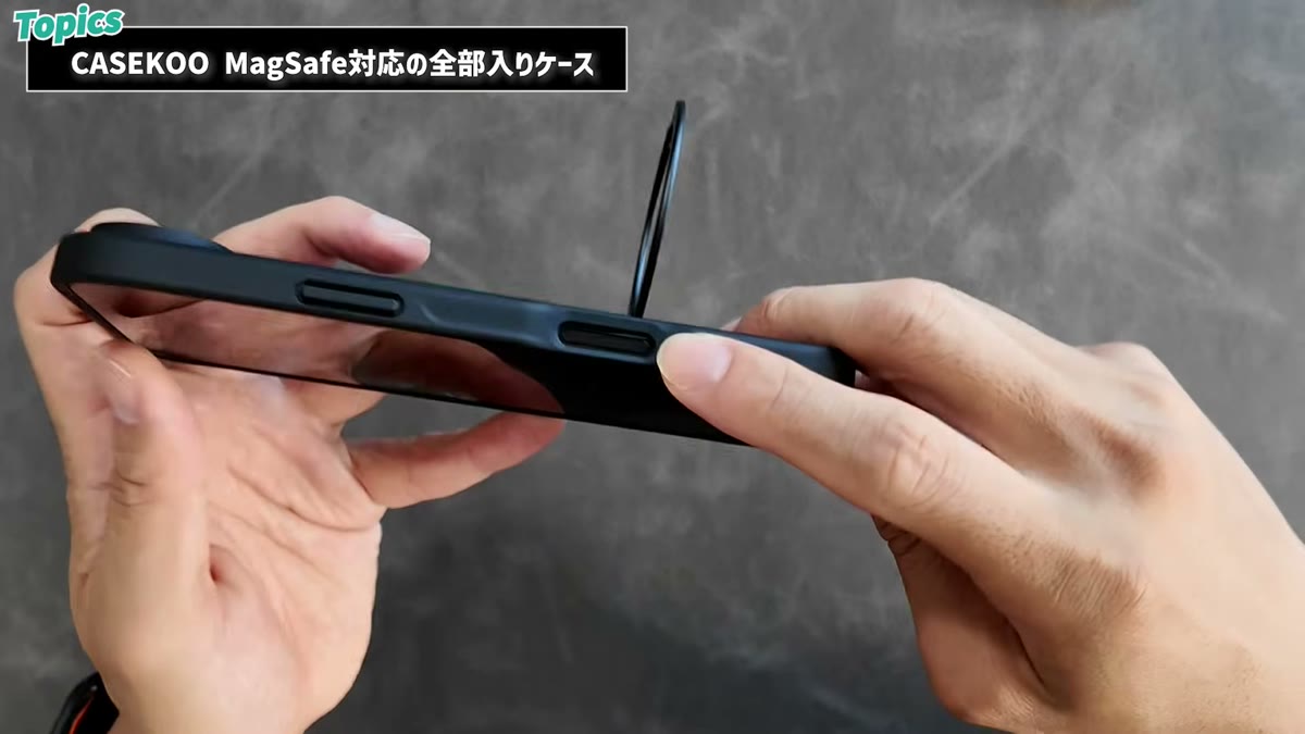 リングを起こせば無段階の角度調整スタンドに