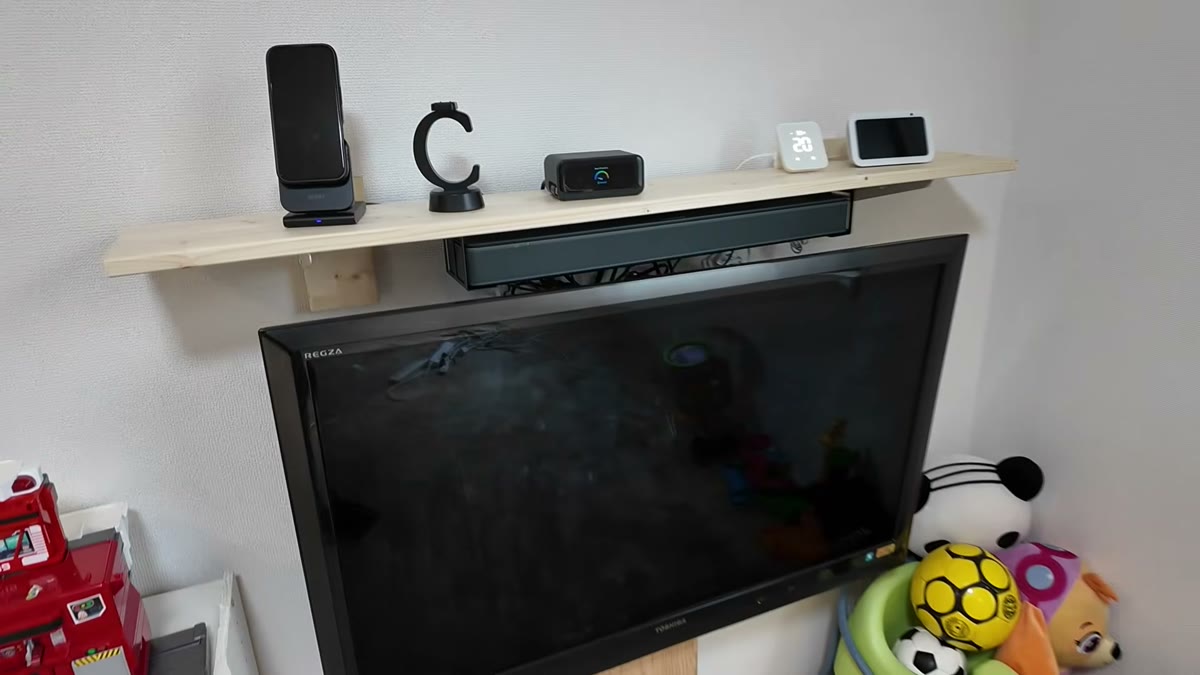 STAND BARでテレビ上に作ったガジェット棚